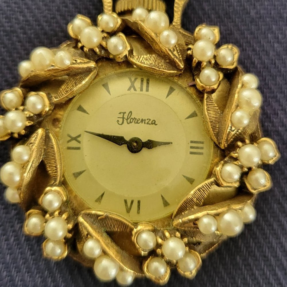 Vintage Pearl Florenza Pin Watch